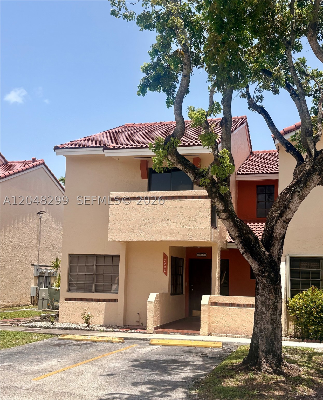 INGLEWOOD TOWNHOMES CONDO - Residential Lease