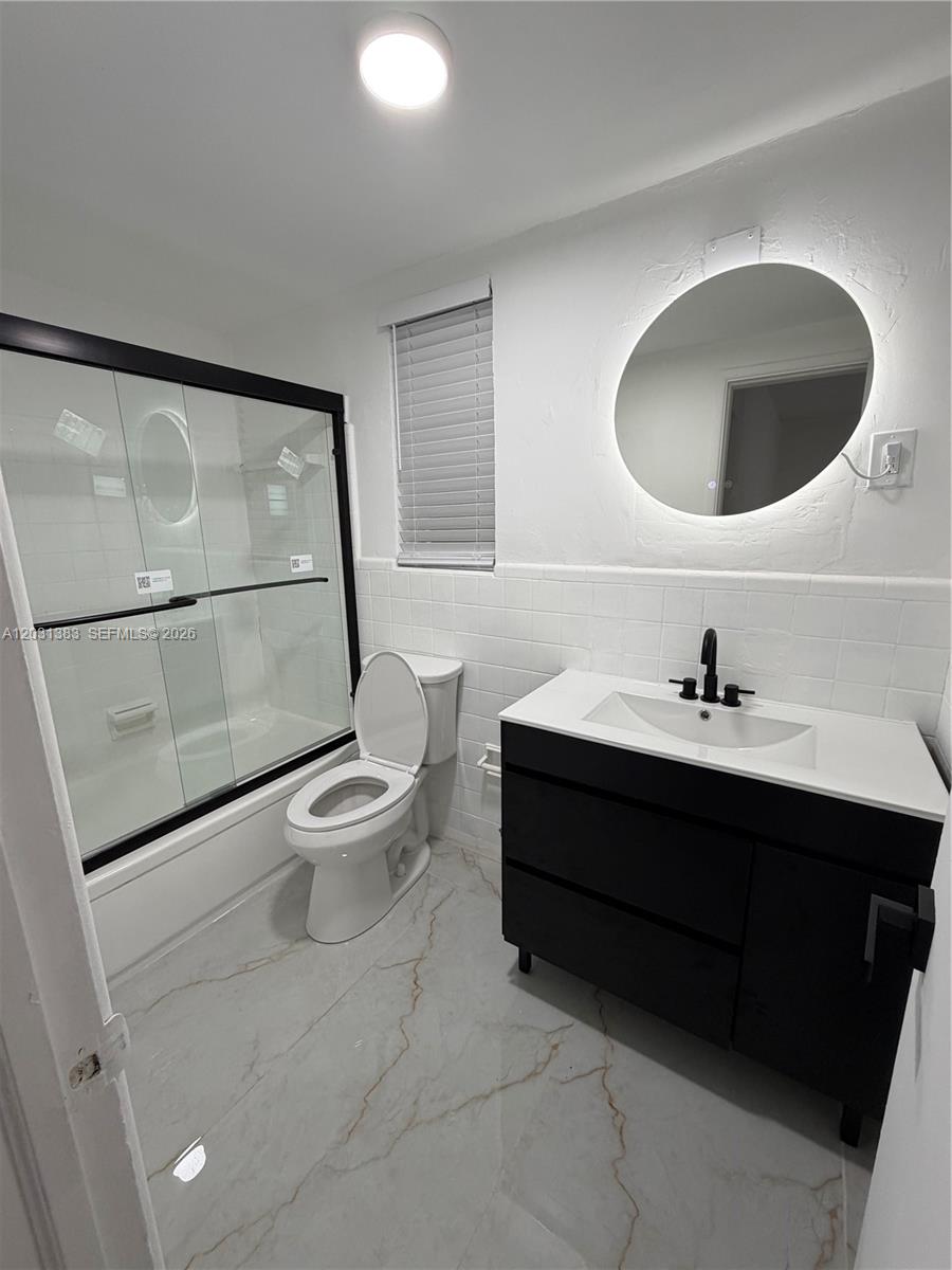 BEAUTIFUL NEW 2/1 unit available for immediate occupancy, priced very aggressively