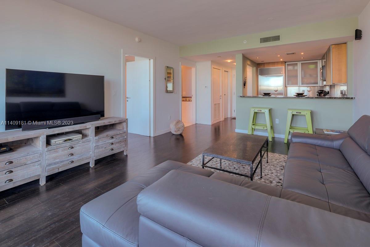 THE BENTLEY BAY CONDO - Residential Lease