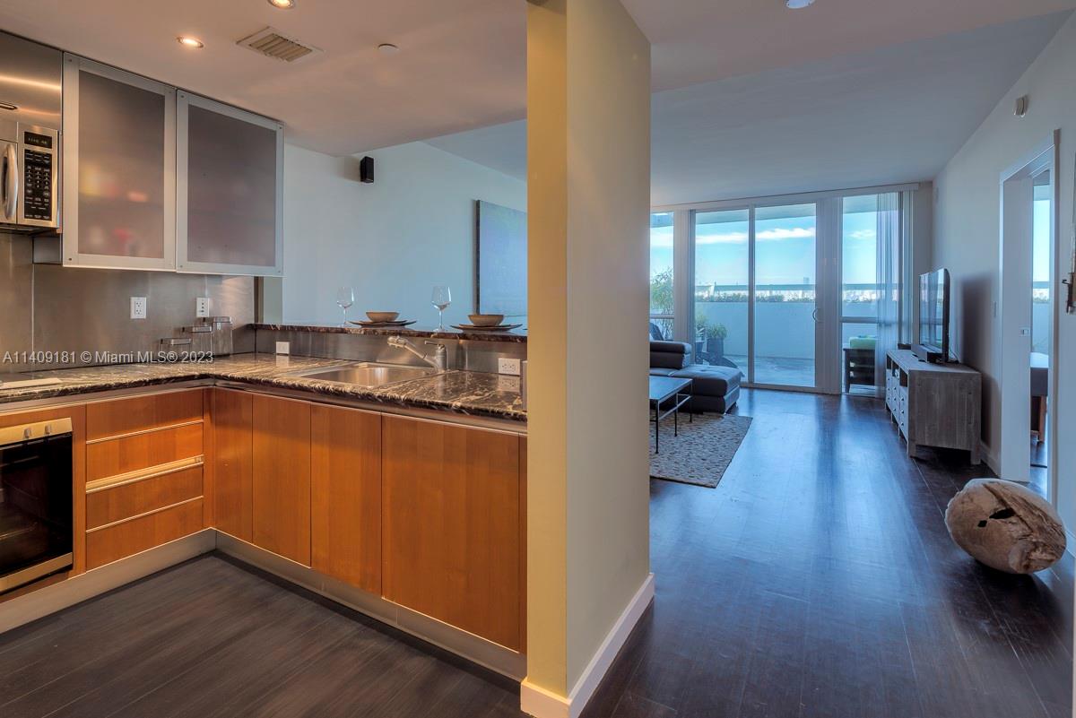 THE BENTLEY BAY CONDO - Residential Lease