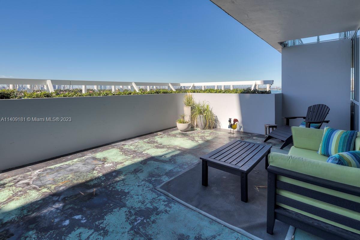 THE BENTLEY BAY CONDO - Residential Lease