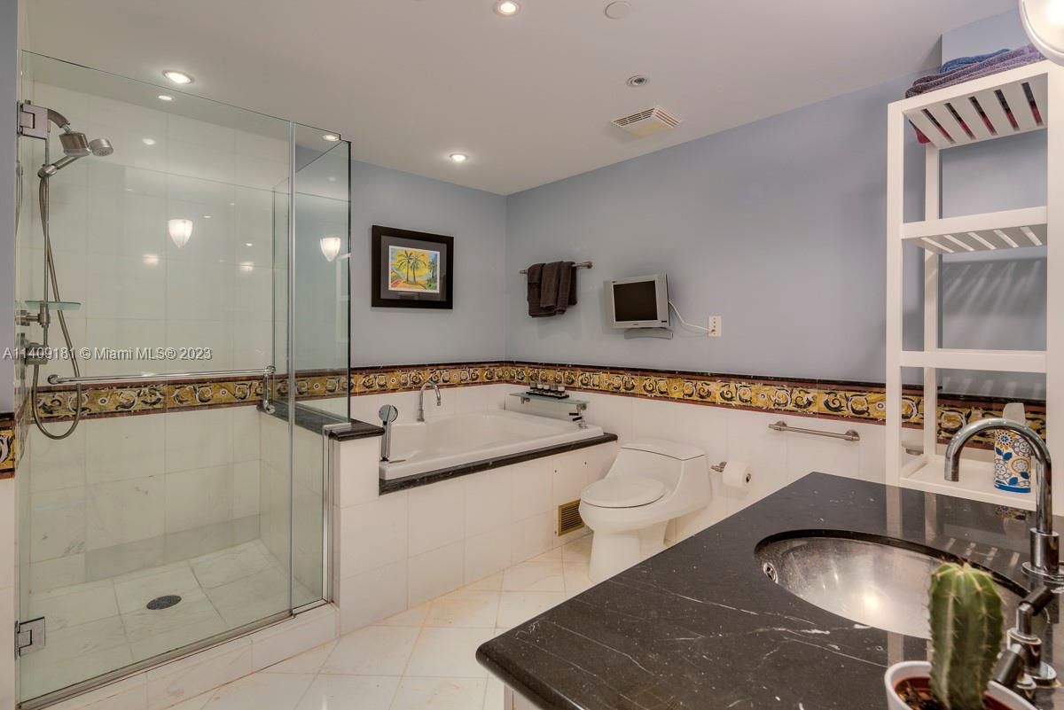 THE BENTLEY BAY CONDO - Residential Lease