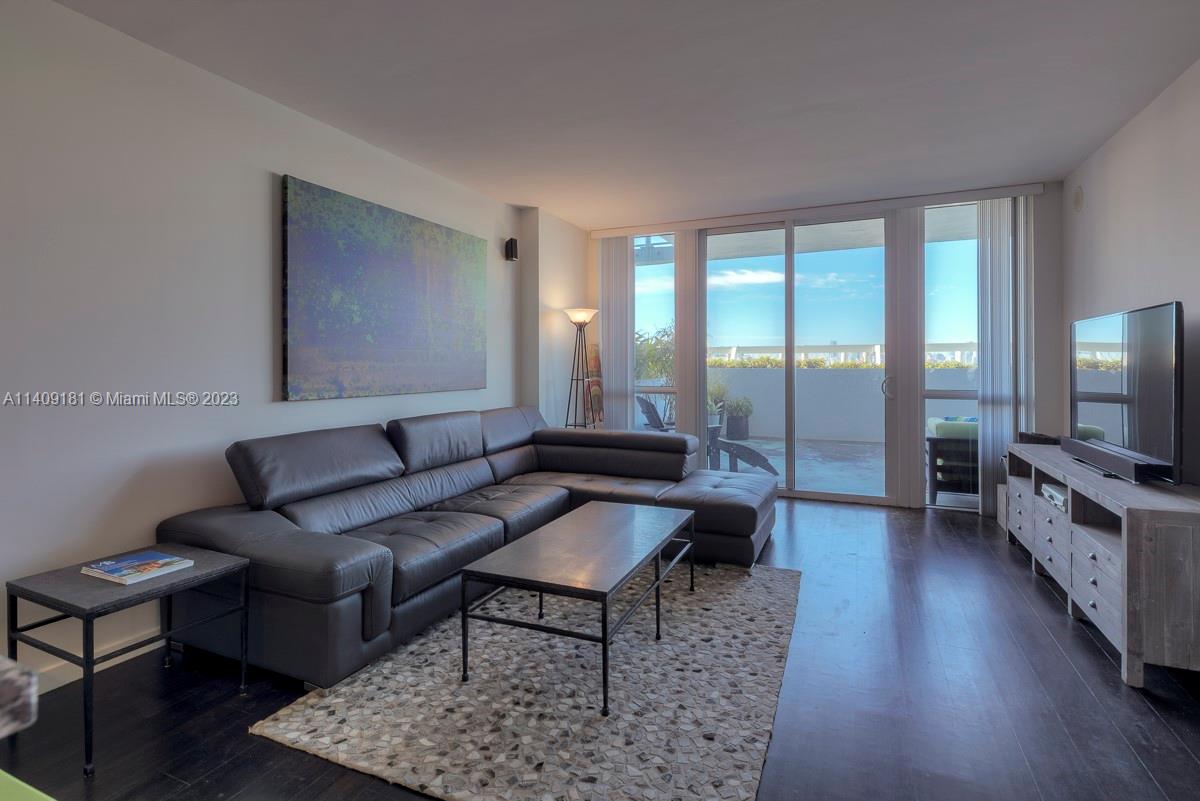 THE BENTLEY BAY CONDO - Residential Lease