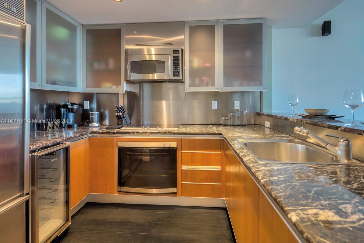THE BENTLEY BAY CONDO - Residential Lease