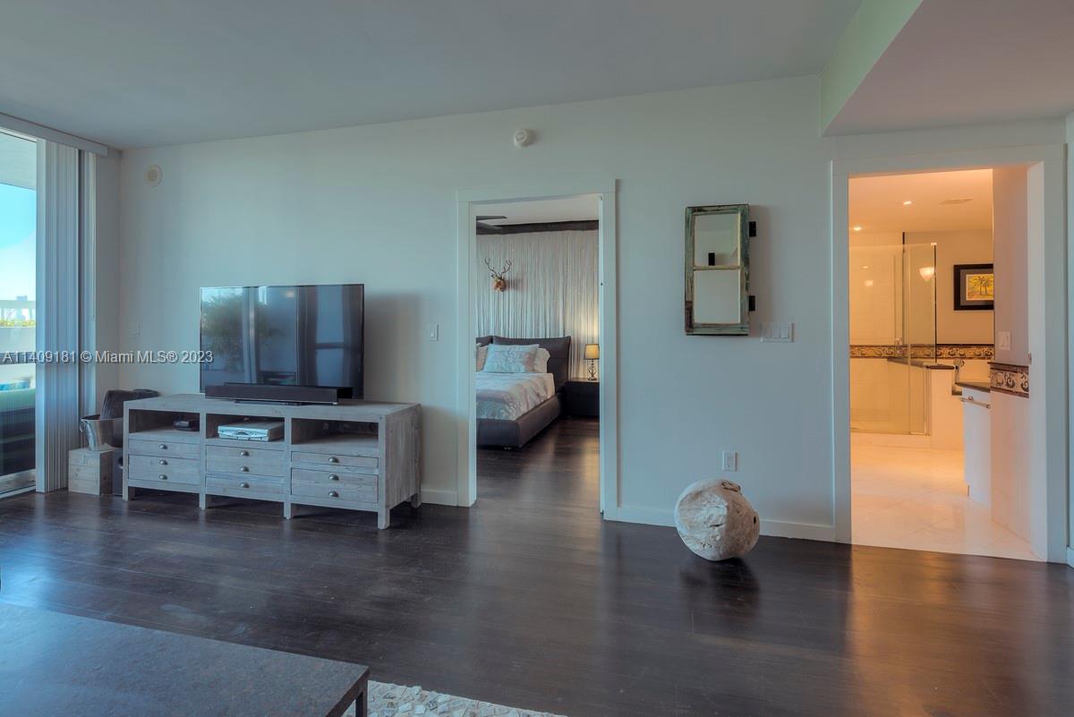 THE BENTLEY BAY CONDO - Residential Lease