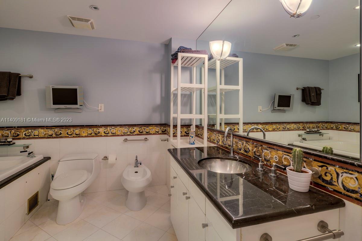 THE BENTLEY BAY CONDO - Residential Lease