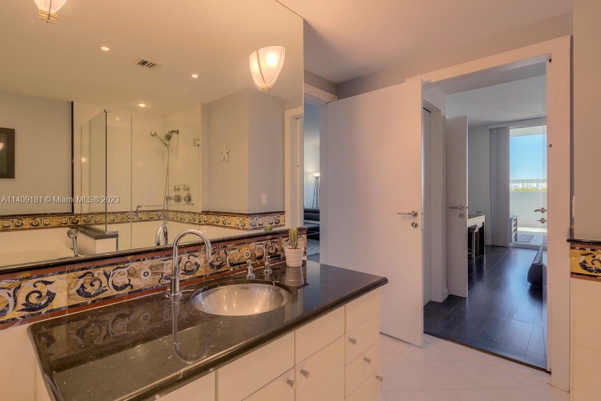 THE BENTLEY BAY CONDO - Residential Lease