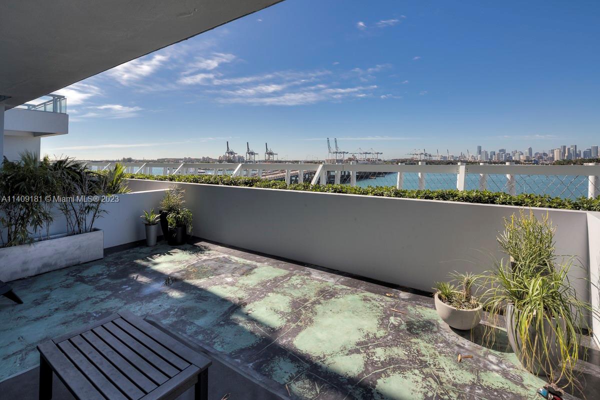 THE BENTLEY BAY CONDO - Residential Lease