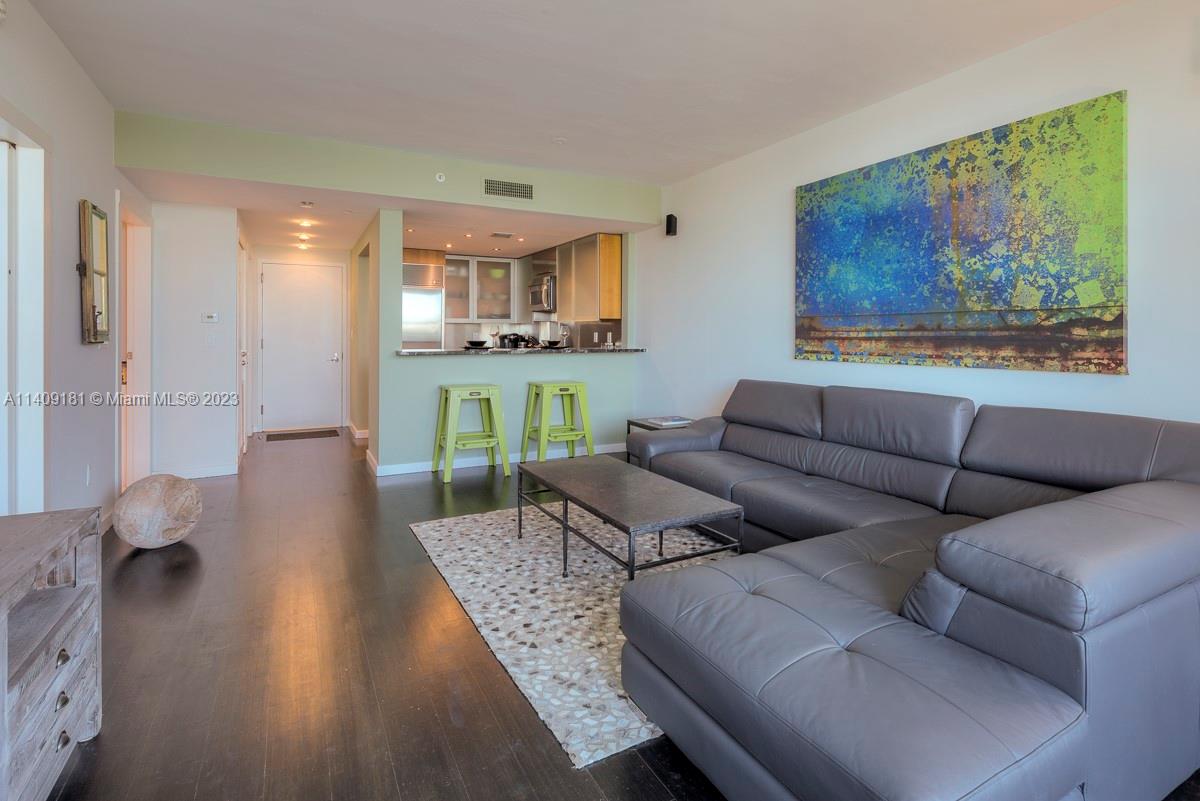 THE BENTLEY BAY CONDO - Residential Lease