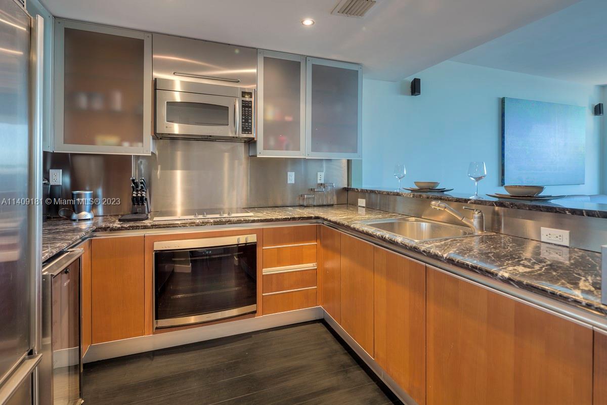 THE BENTLEY BAY CONDO - Residential Lease