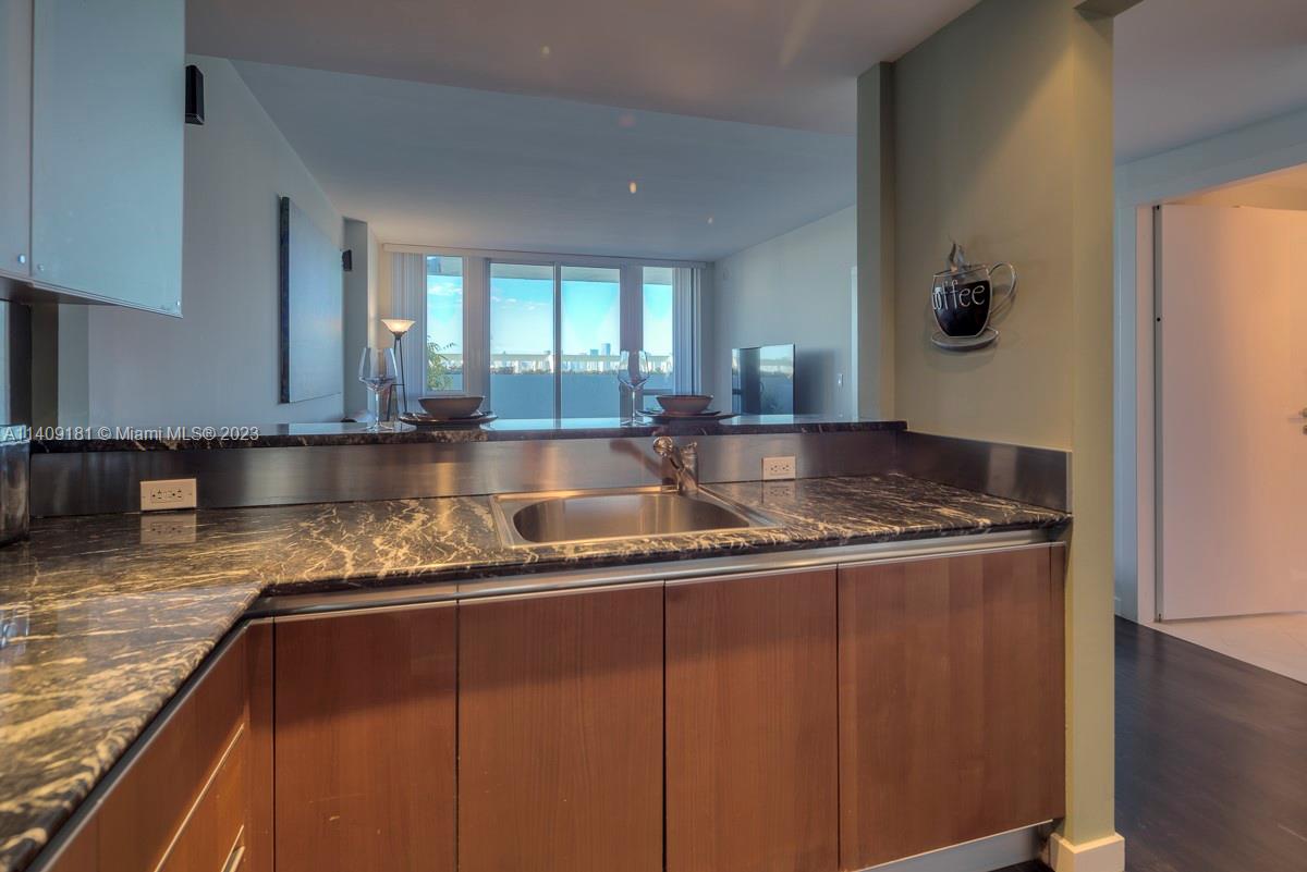 THE BENTLEY BAY CONDO - Residential Lease