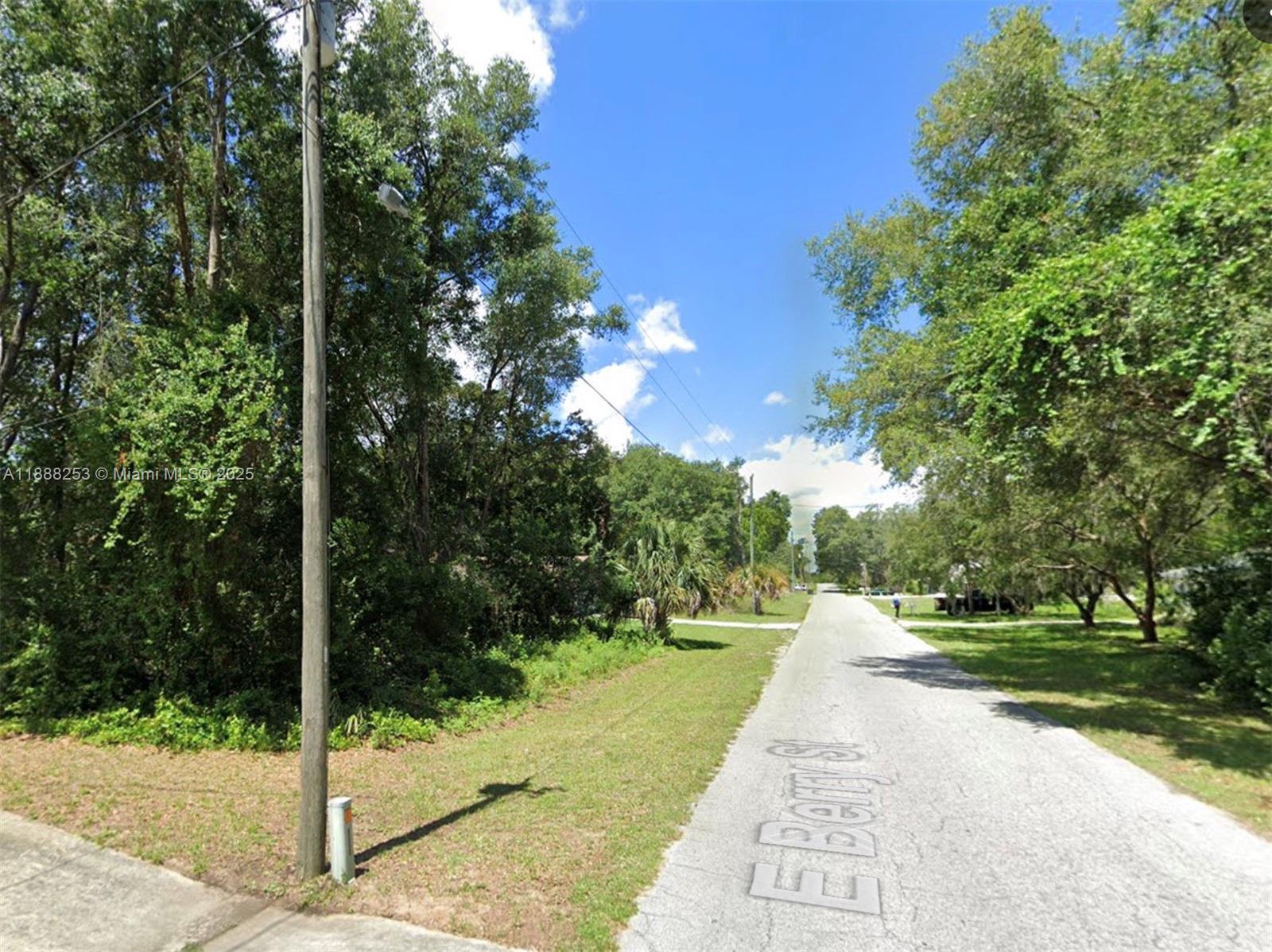 Residential Vacant Land in Inverness Highlands North. Paved Road. There are homes next to this lot. There are
electric poles on this street. Property Use: 00 / VACANT RESIDENTIAL Land Use: Vacant Residential (0000)
Zoning: MDR/MED DENSITY RESIDENT Frontage: 80 ft Depth: 120 ft Lot Size: 0.2204 acres / 9,600 sf
Subdivision: INVERNESS HIGHLANDS UNIT 3 Census Tract/Block: 450702 / 1078 Twn: 19 Rng: 19 Sec: 01 Block:
01190 Lot: 01700 Neighborhood: INVERNESS HIGHLANDS NORTH (8730) Coordinates: 28.8687(lat) -82.3662(lon)