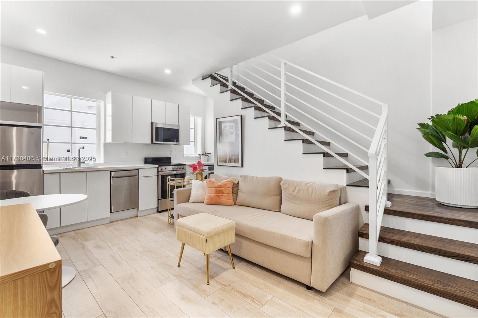 LINCOLN SUB - Residential Lease