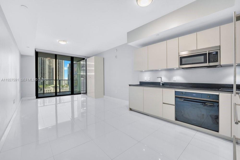 1010 BRICKELL CONDO - Residential Lease