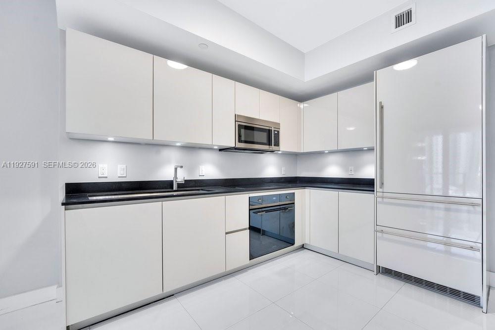 1010 BRICKELL CONDO - Residential Lease