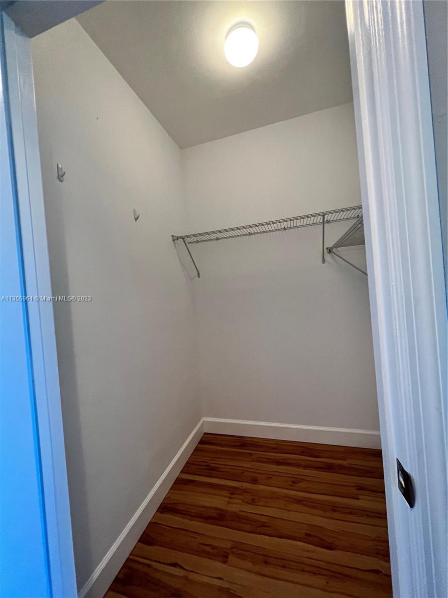THE OAKS I CONDO - Residential