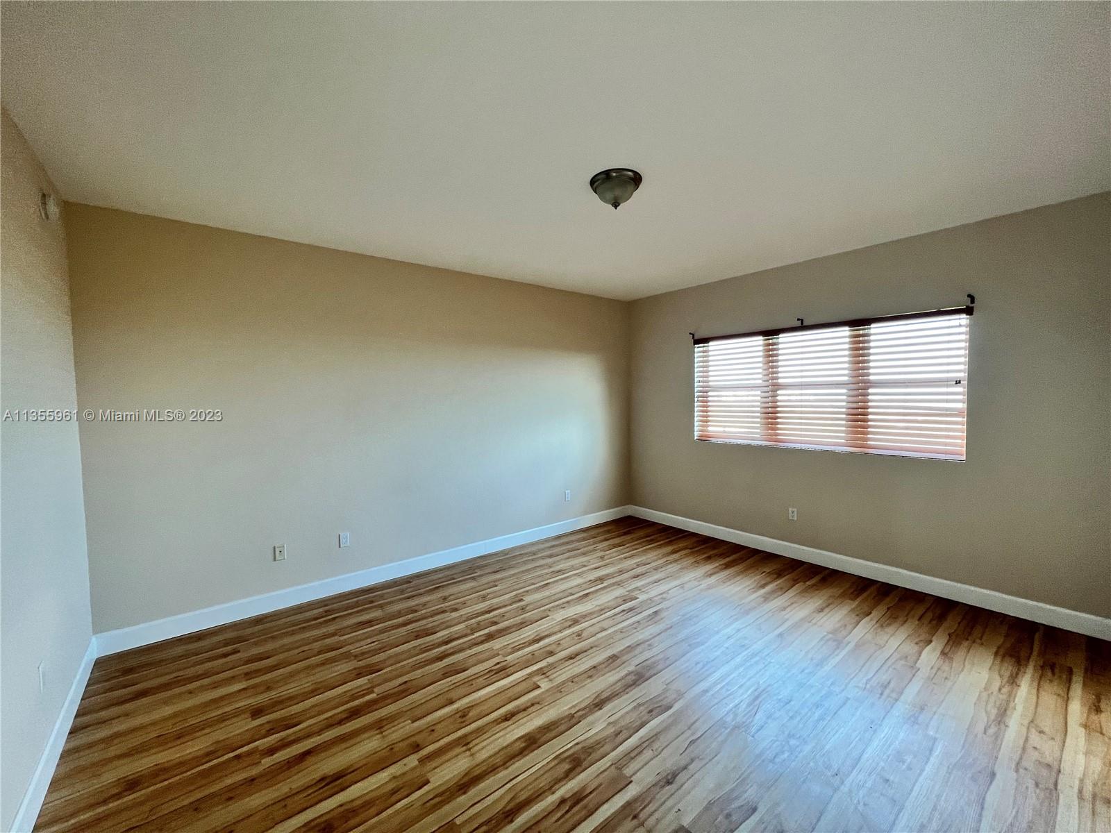 THE OAKS I CONDO - Residential