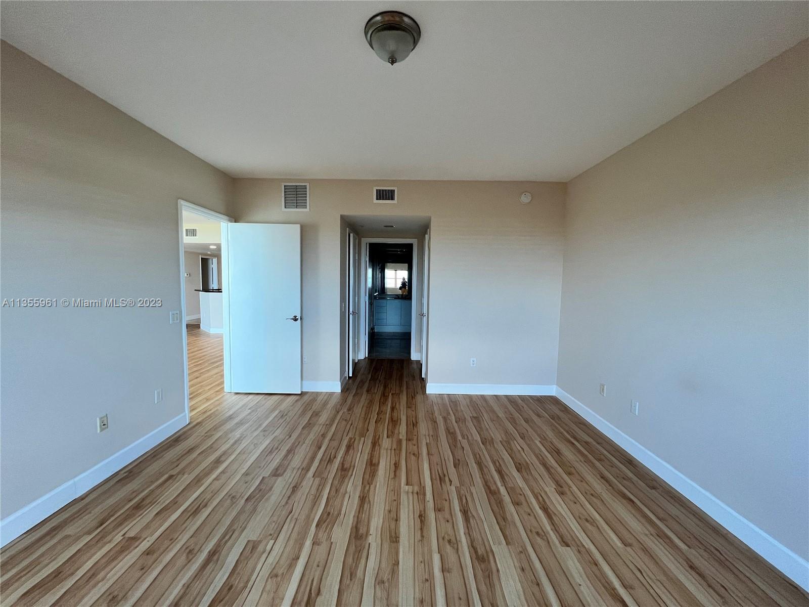 THE OAKS I CONDO - Residential
