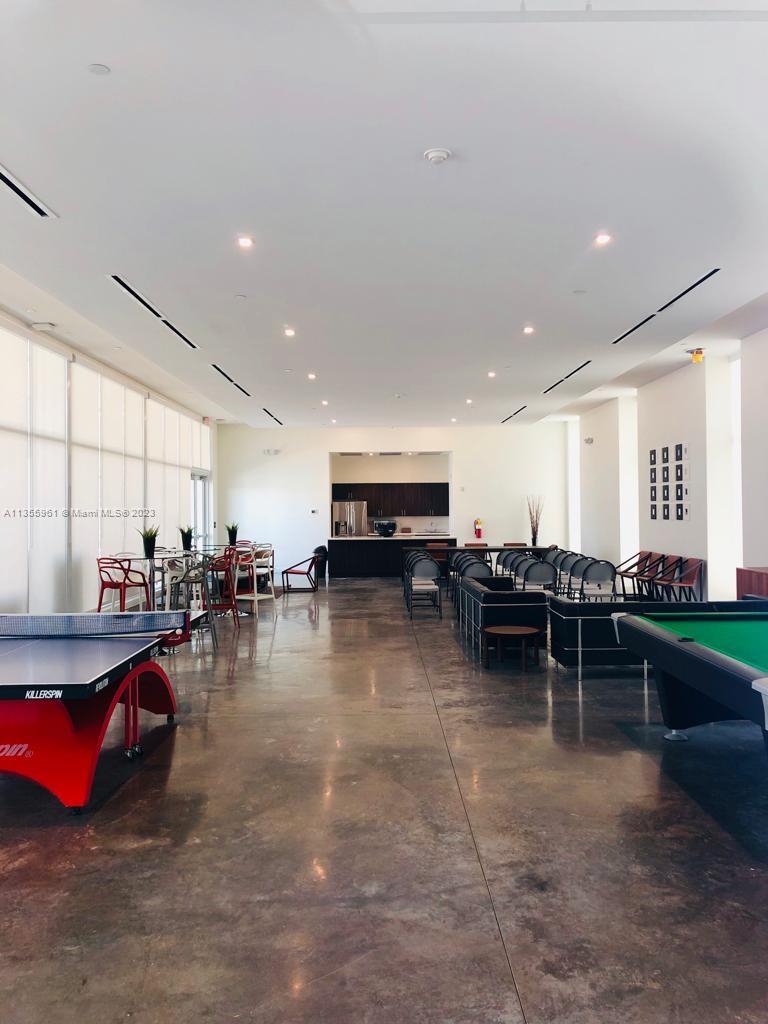 THE OAKS I CONDO - Residential