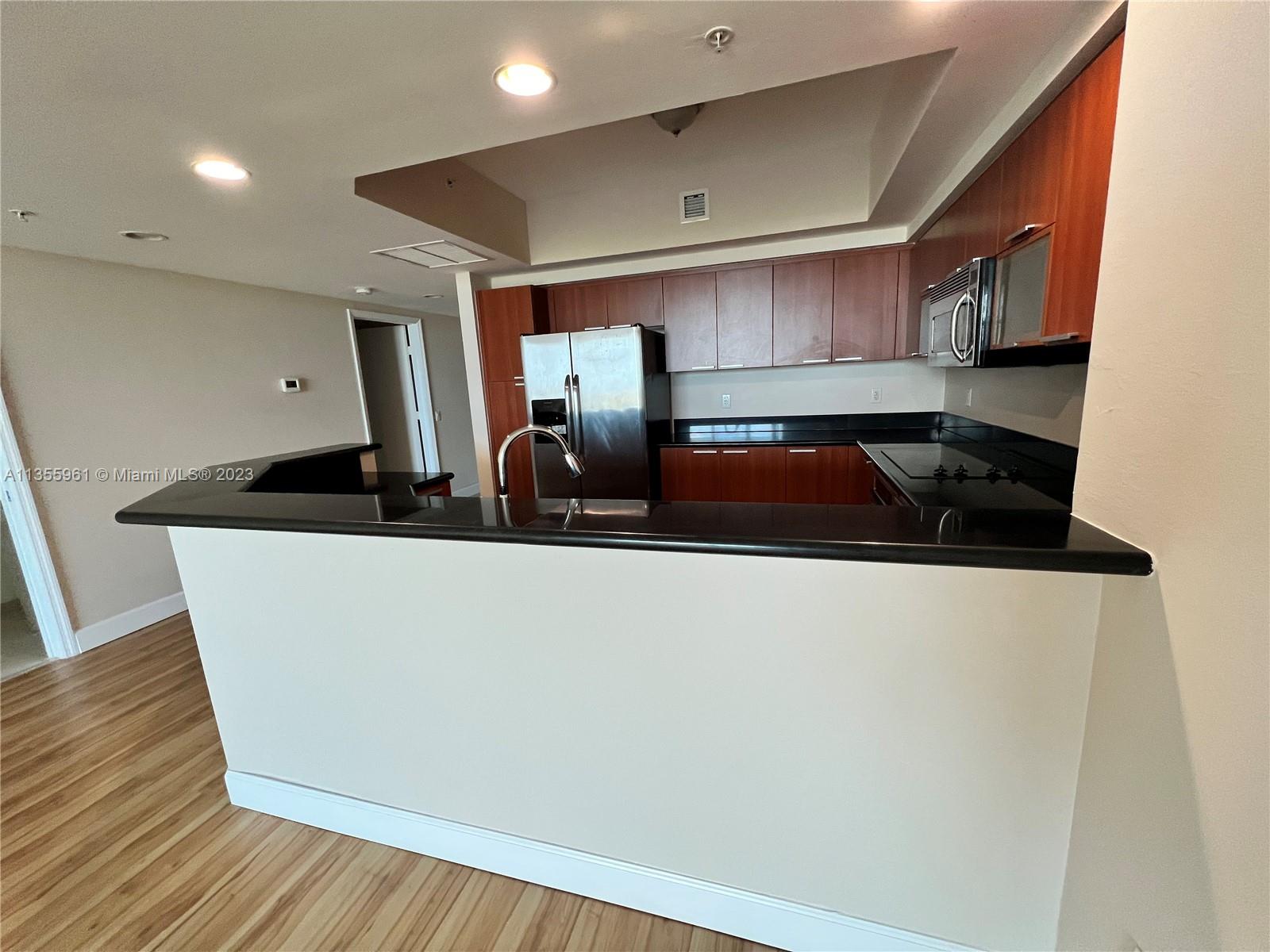 THE OAKS I CONDO - Residential