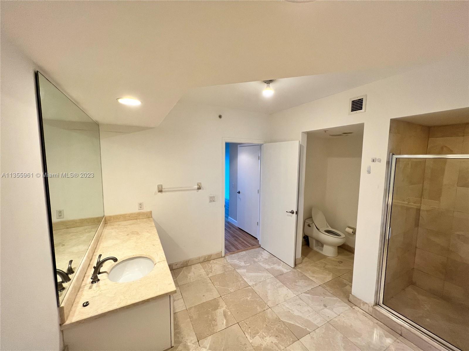THE OAKS I CONDO - Residential