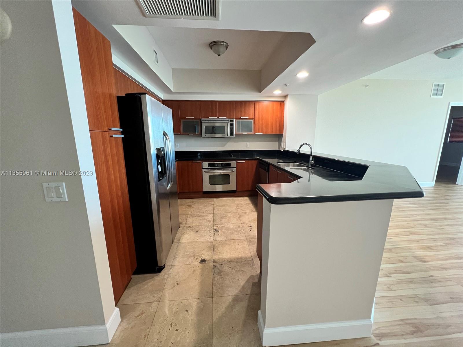 THE OAKS I CONDO - Residential