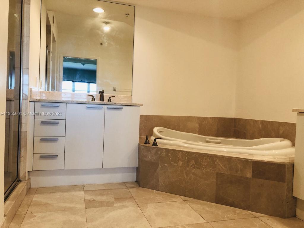 THE OAKS I CONDO - Residential