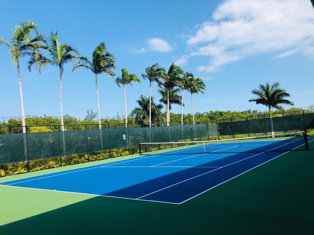 THE OAKS I CONDO - Residential