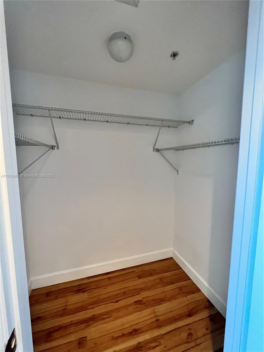 THE OAKS I CONDO - Residential