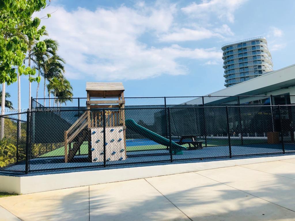 THE OAKS I CONDO - Residential