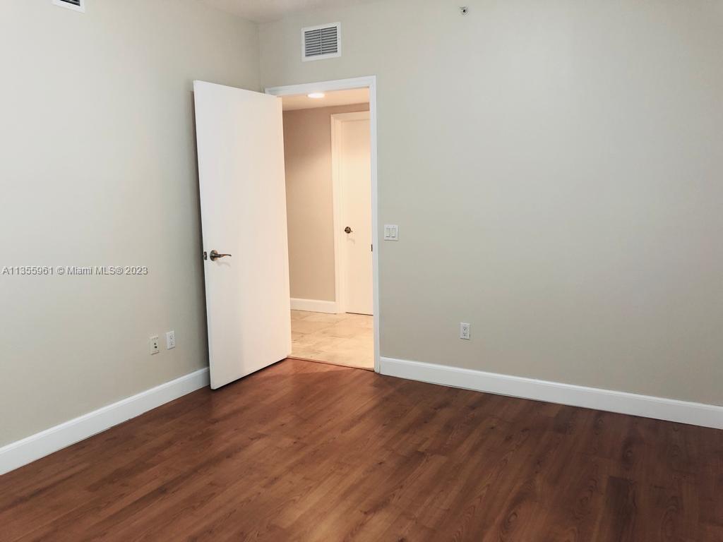 THE OAKS I CONDO - Residential