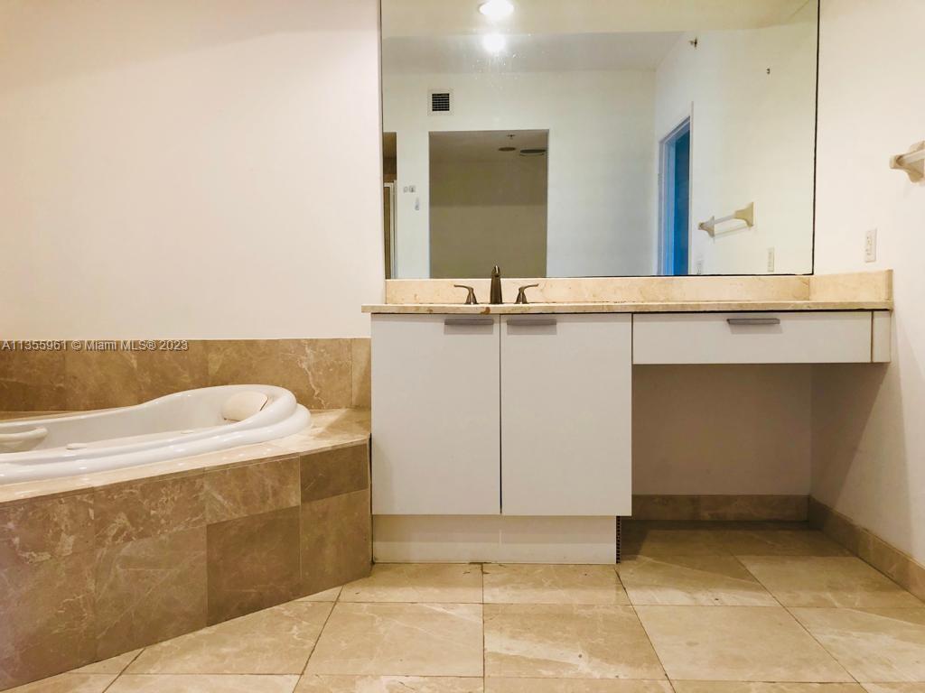 THE OAKS I CONDO - Residential