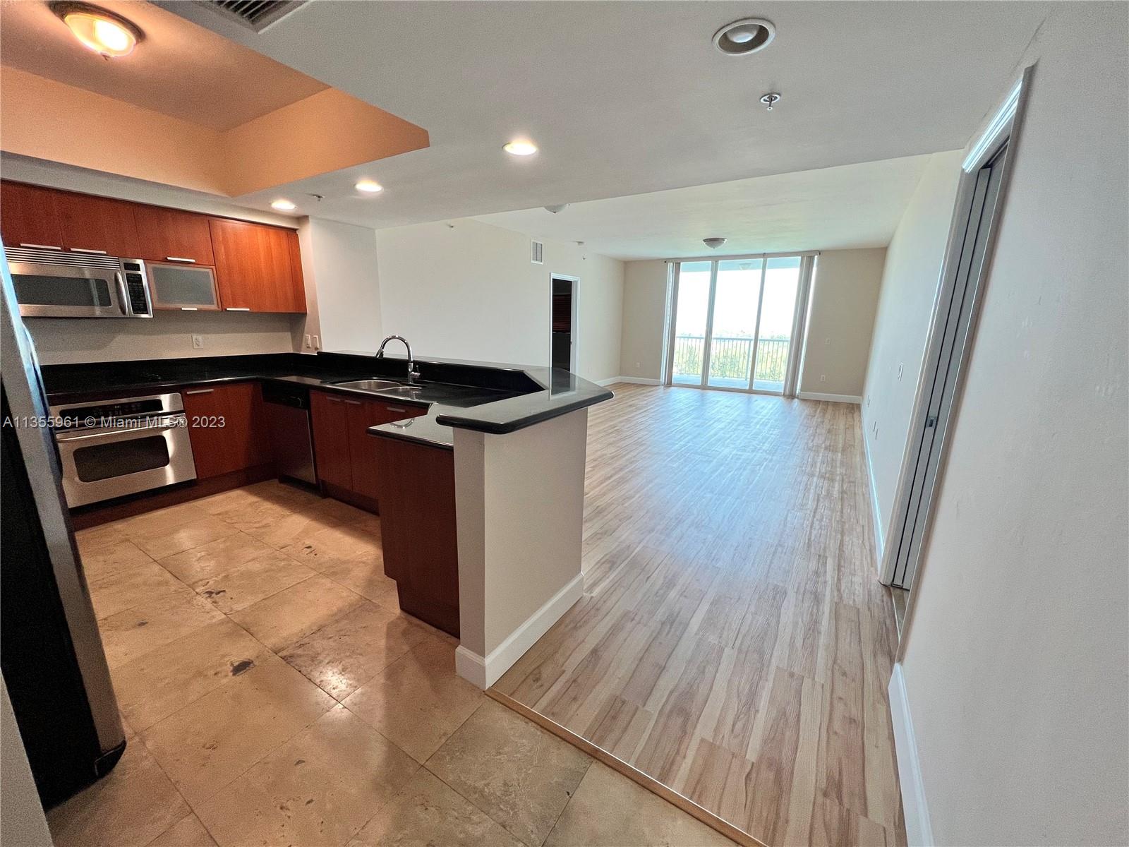 THE OAKS I CONDO - Residential