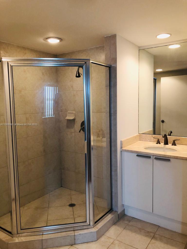 THE OAKS I CONDO - Residential
