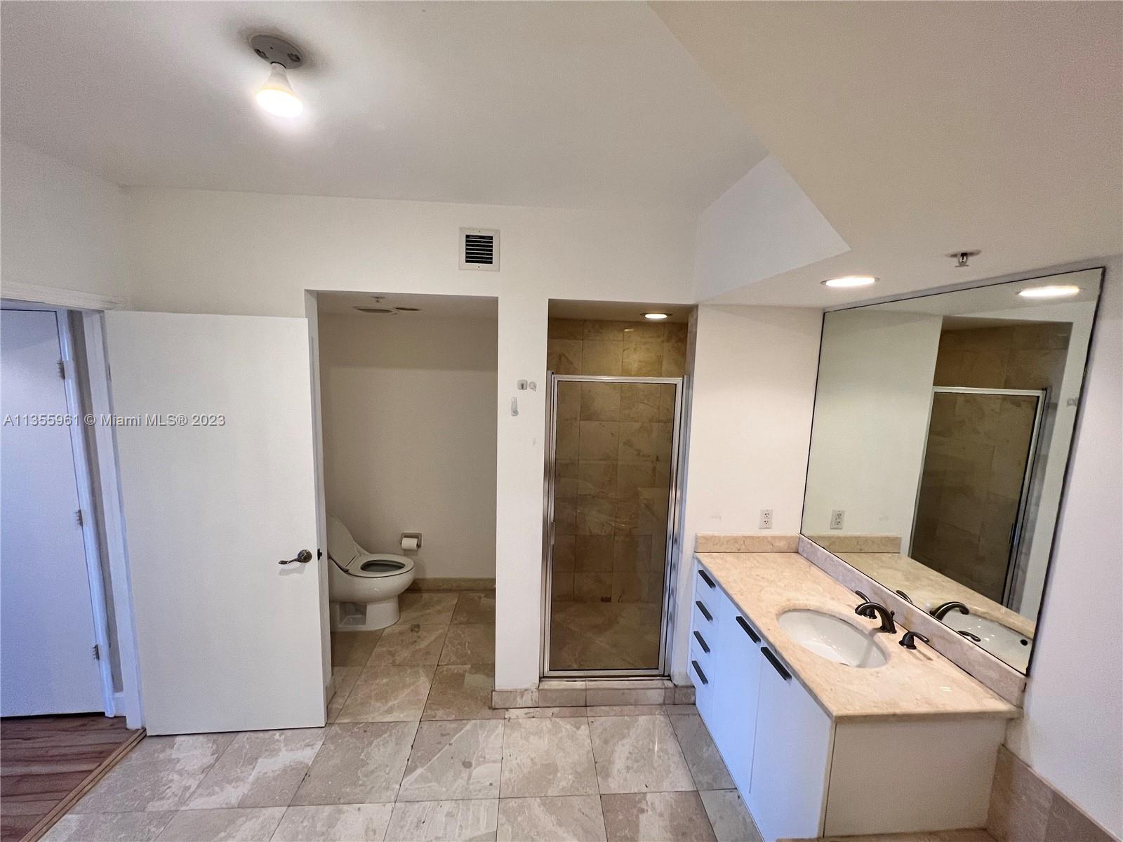 THE OAKS I CONDO - Residential