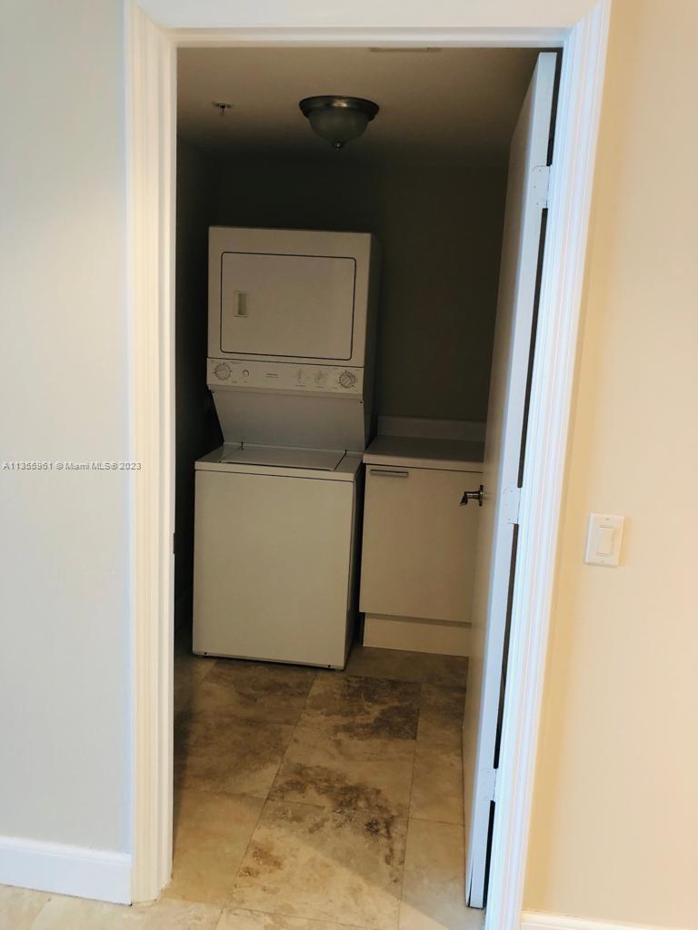 THE OAKS I CONDO - Residential
