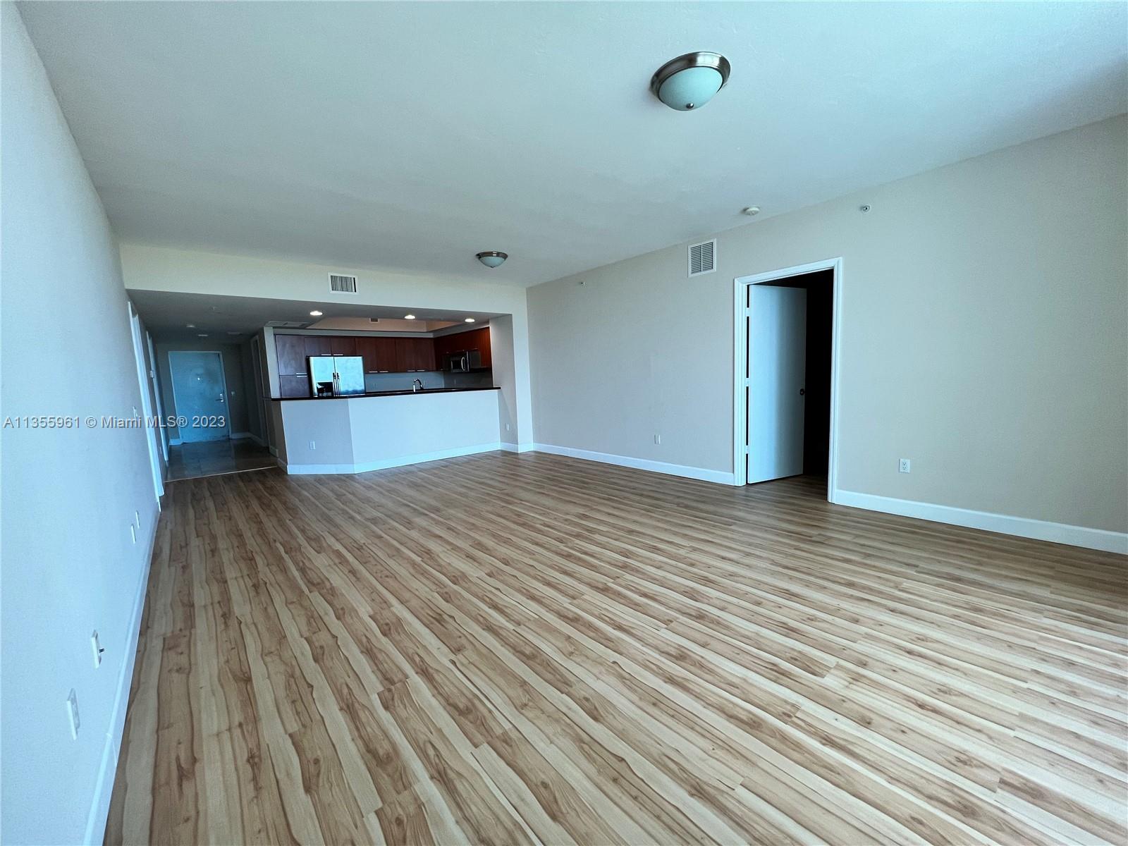 THE OAKS I CONDO - Residential