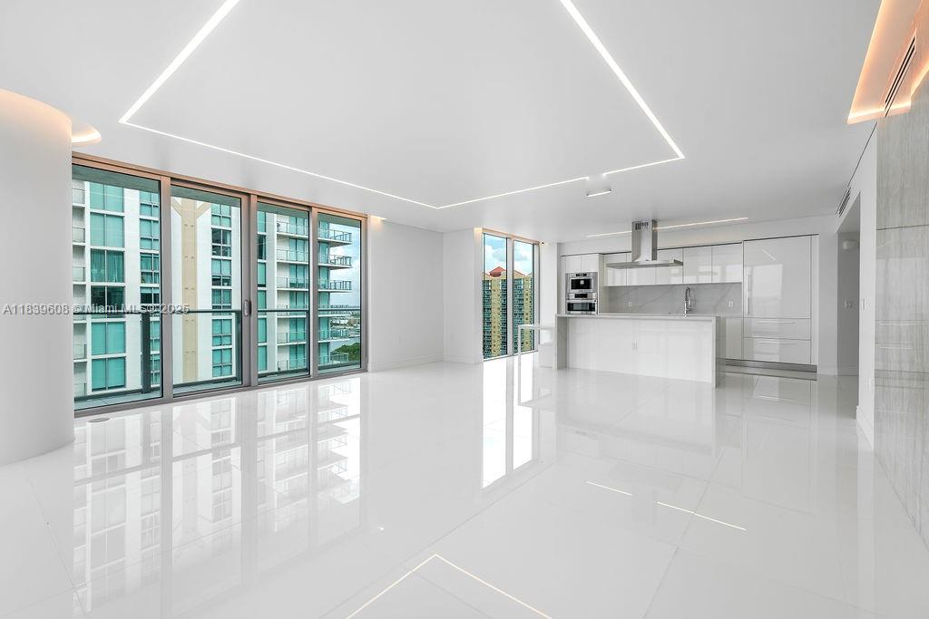 PARQUE TOWERS CONDO - Residential