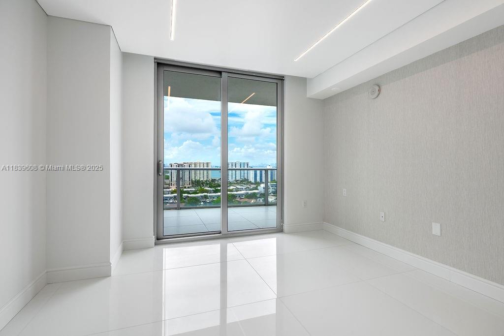 PARQUE TOWERS CONDO - Residential