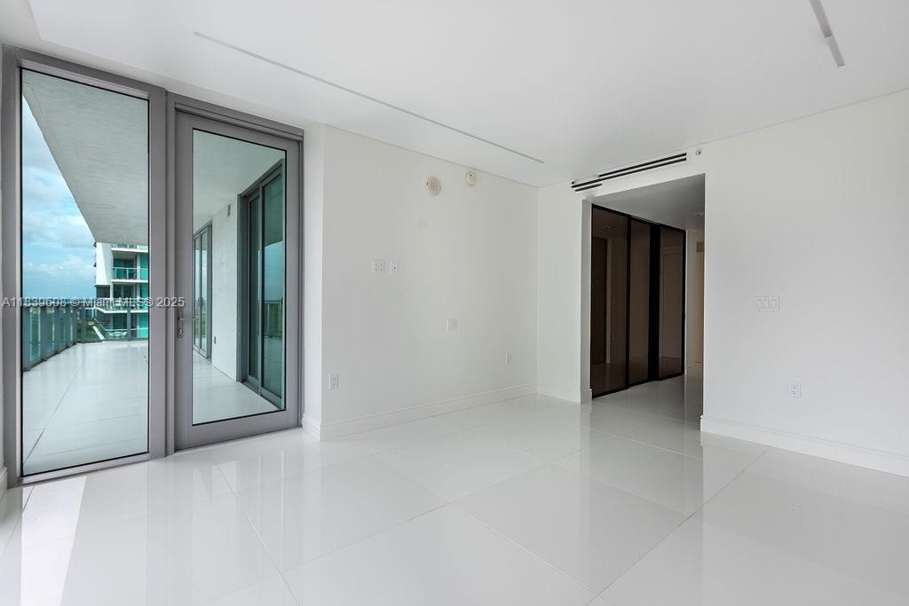 PARQUE TOWERS CONDO - Residential