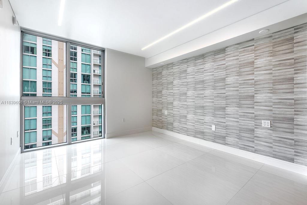 PARQUE TOWERS CONDO - Residential