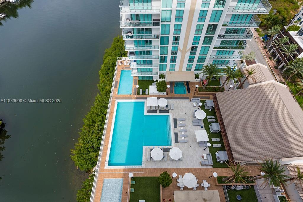 PARQUE TOWERS CONDO - Residential