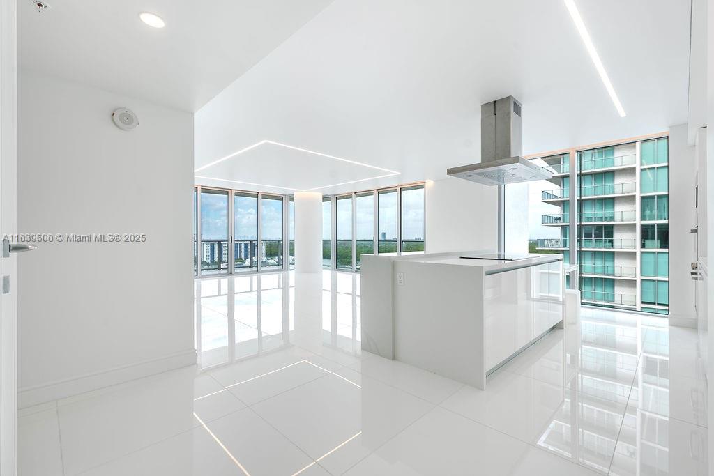 PARQUE TOWERS CONDO - Residential