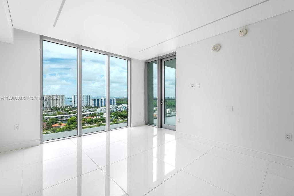 PARQUE TOWERS CONDO - Residential
