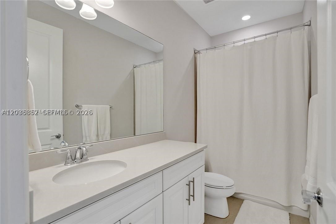 HILLCREST COUNTRY CLUB SO - Residential Lease