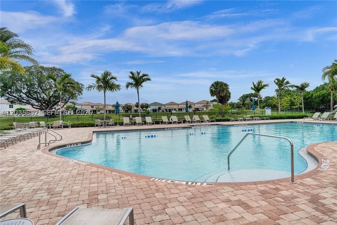 HILLCREST COUNTRY CLUB SO - Residential Lease