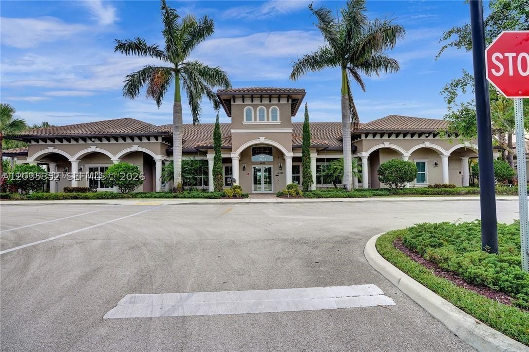 HILLCREST COUNTRY CLUB SO - Residential Lease
