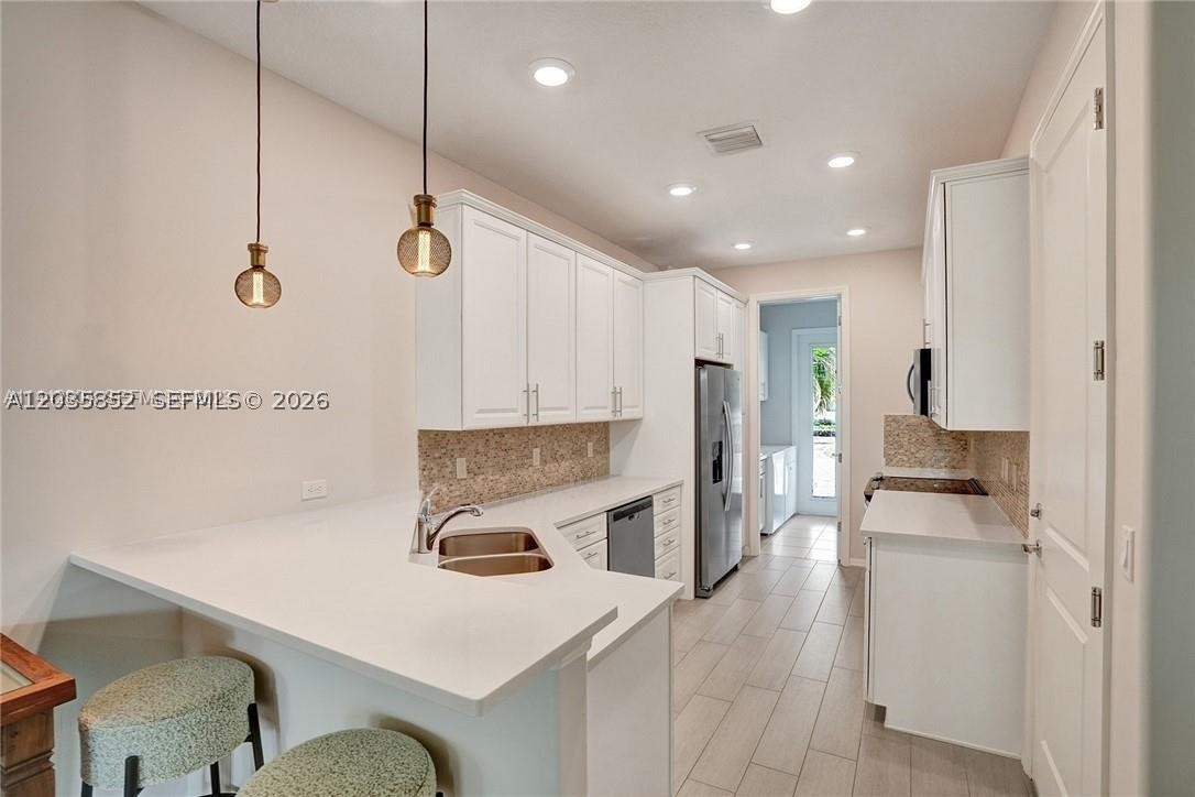 HILLCREST COUNTRY CLUB SO - Residential Lease