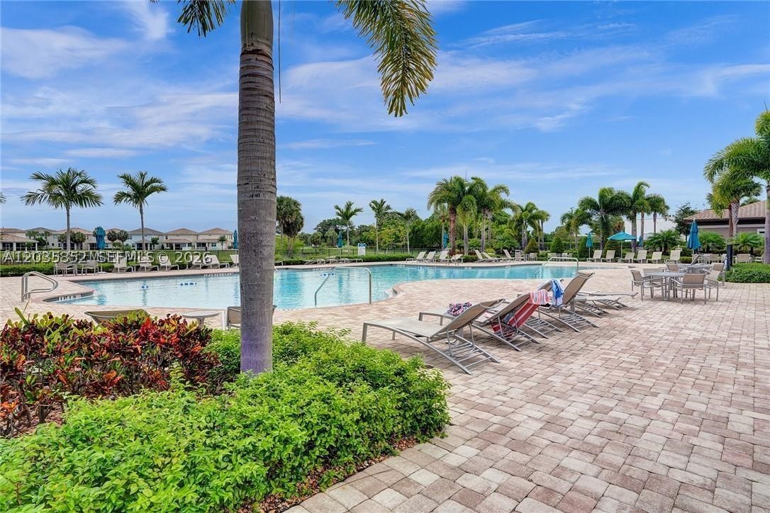 HILLCREST COUNTRY CLUB SO - Residential Lease