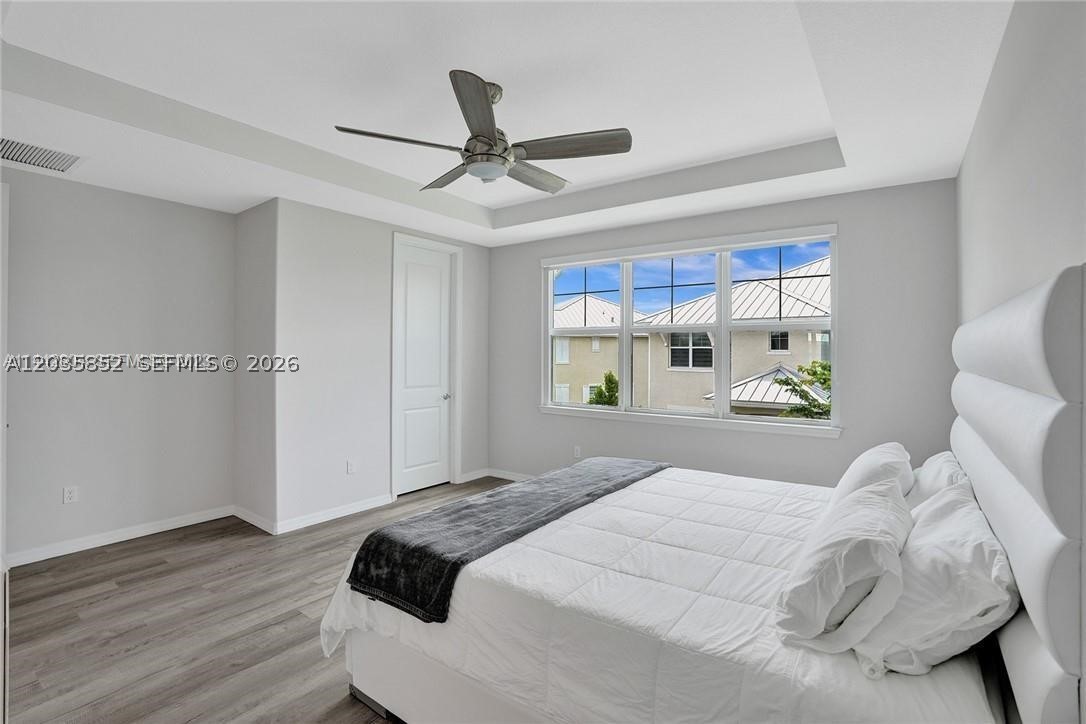 HILLCREST COUNTRY CLUB SO - Residential Lease
